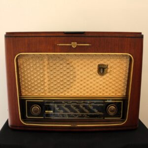 Μαόνι πλήρως αναπαλαιωμένο